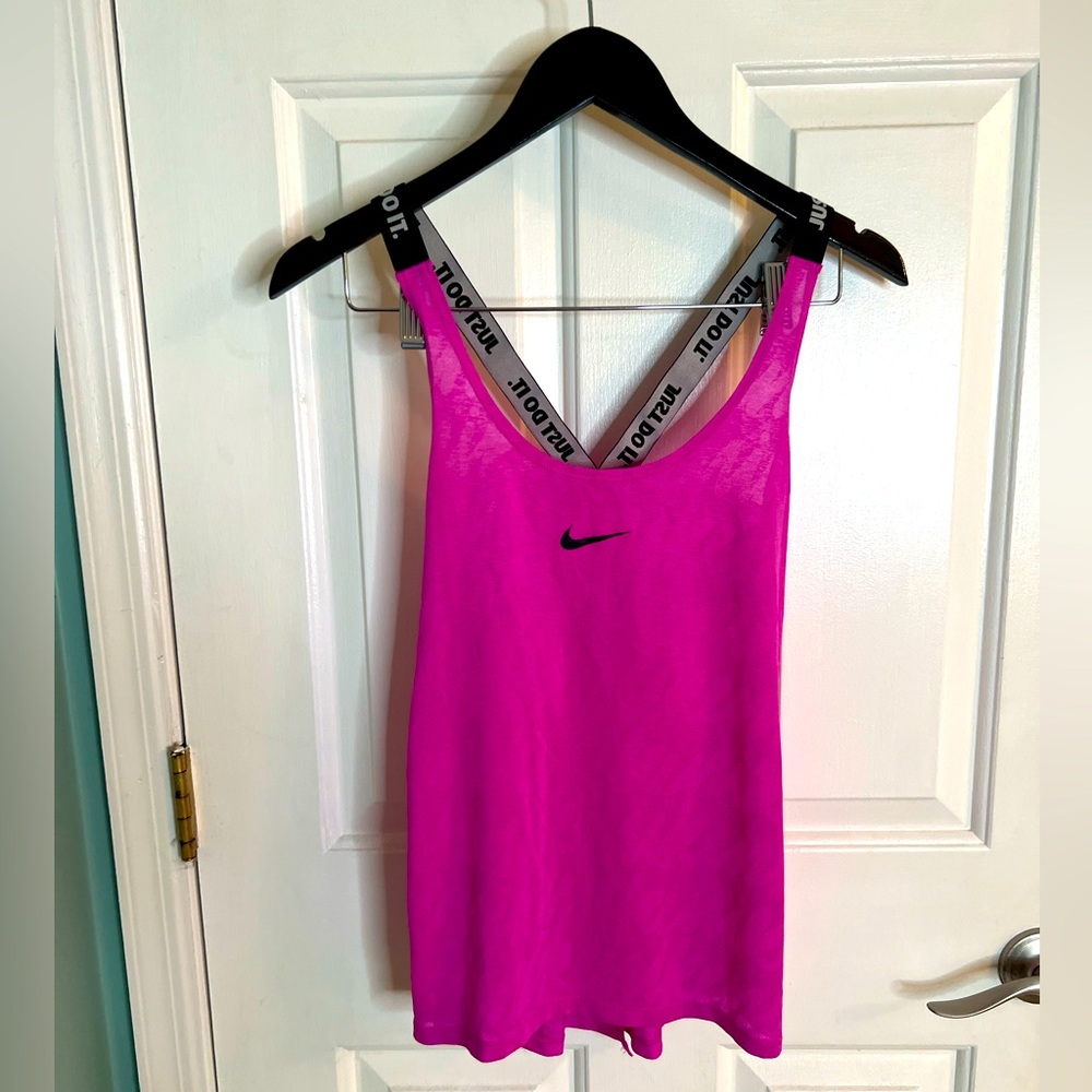 NIKE Sz M, running top, NWOT